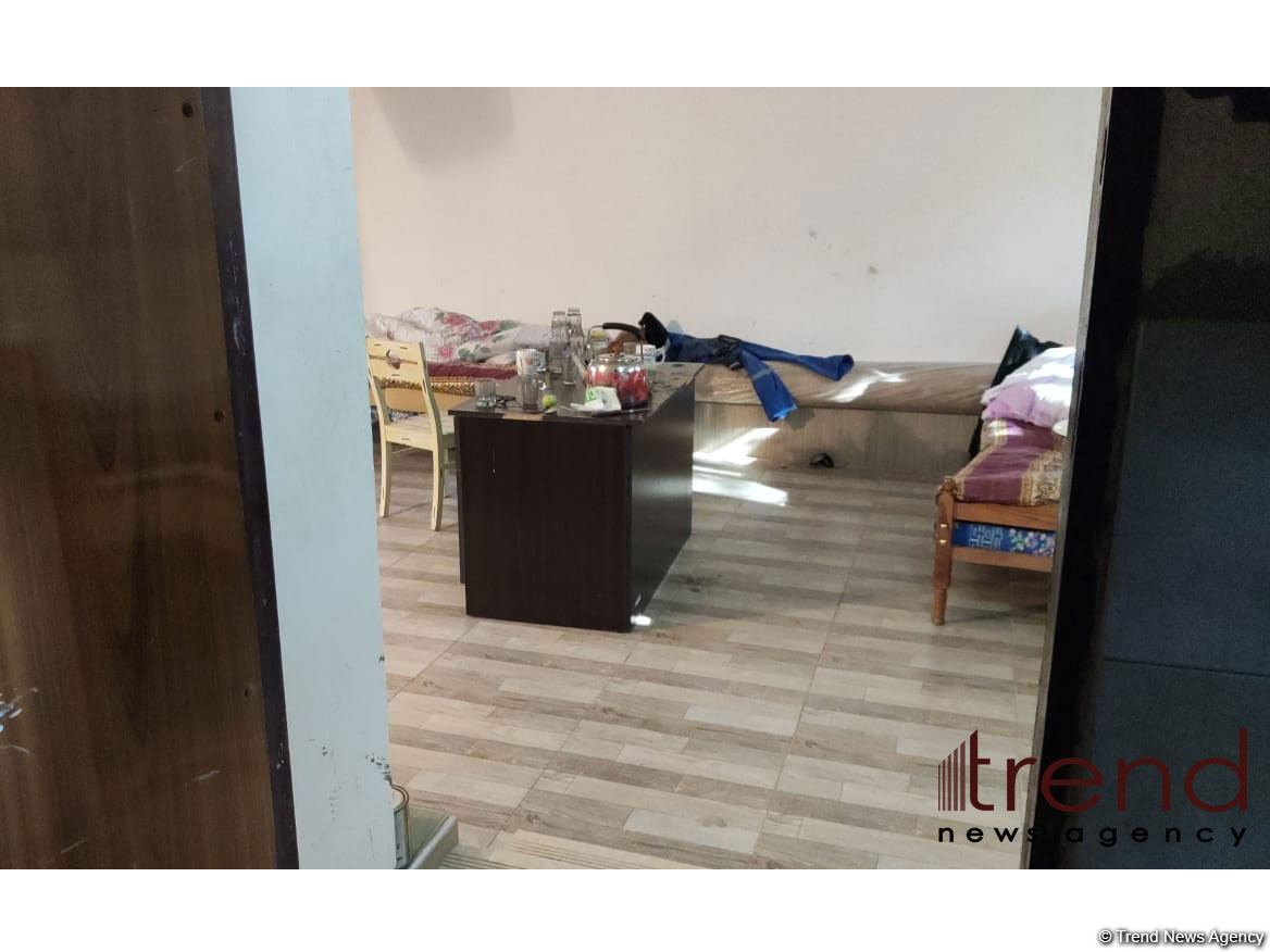 Bakıda 5 nəfərin meyiti tapılan evdən görüntülər (FOTO)