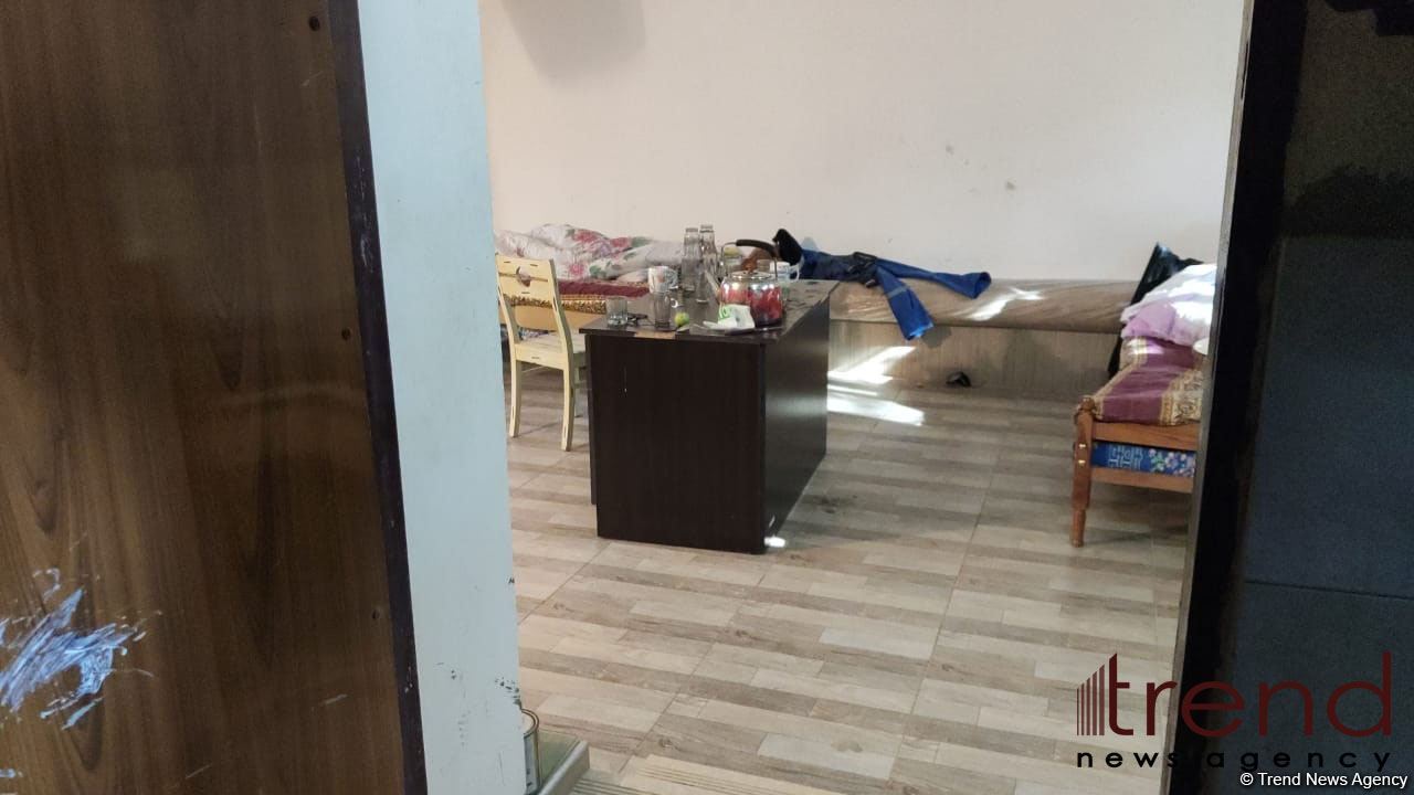 Bakıda 5 nəfərin meyiti tapılan evdən görüntülər (FOTO)