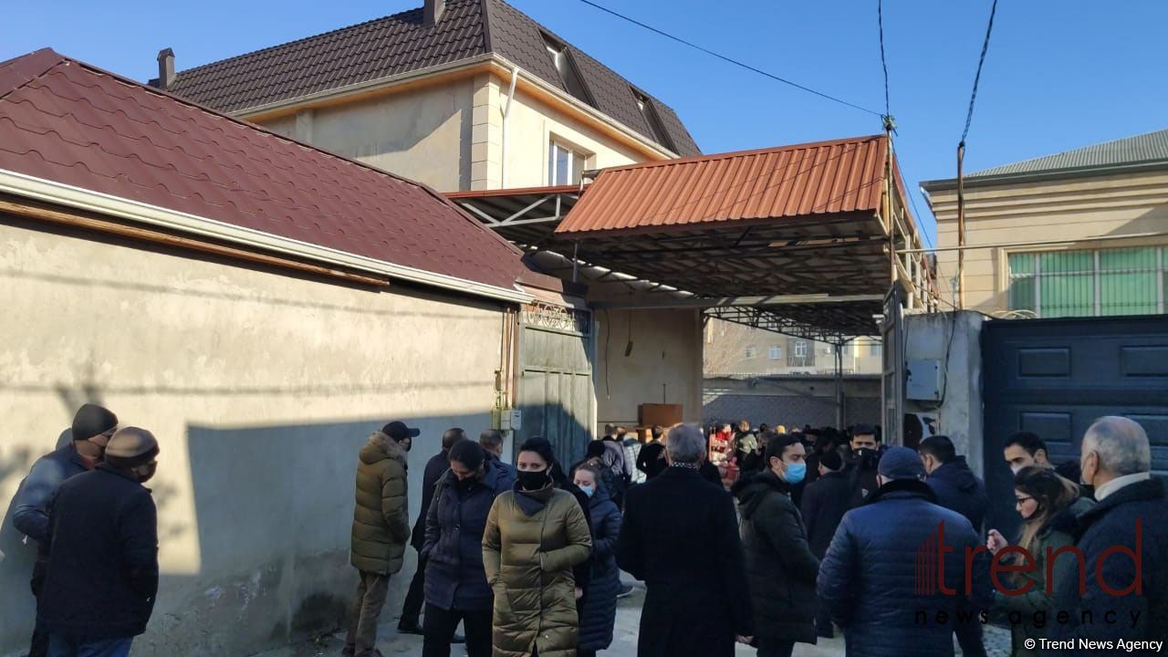 Bakıda 5 nəfərin meyiti tapılan evdən görüntülər (FOTO)