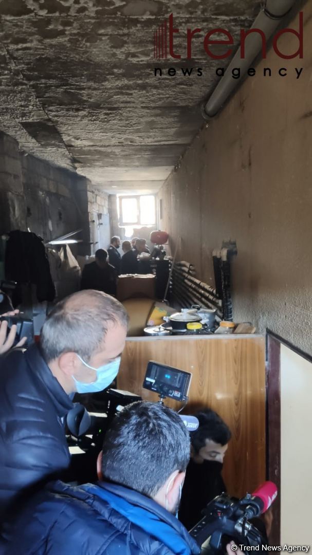 Bakıda 5 nəfərin meyiti tapılan evdən görüntülər (FOTO)