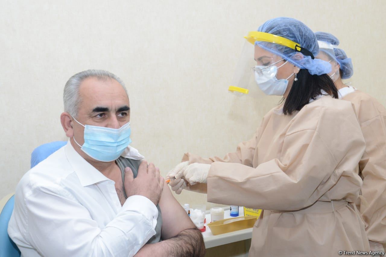 Siyasi partiya nümayəndələri vaksinasiya olunur (FOTO/VİDEO)