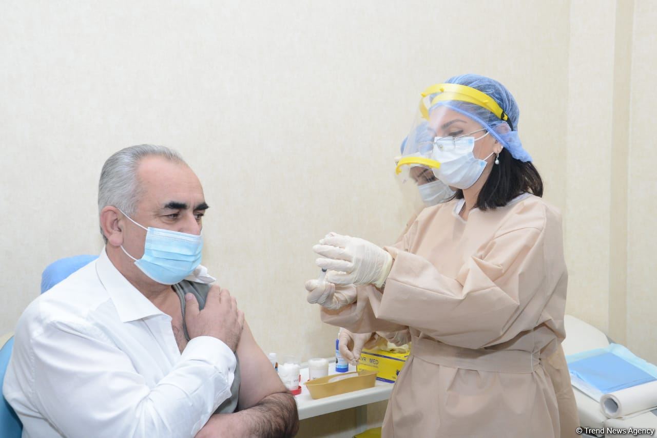 Siyasi partiya nümayəndələri vaksinasiya olunur (FOTO/VİDEO)