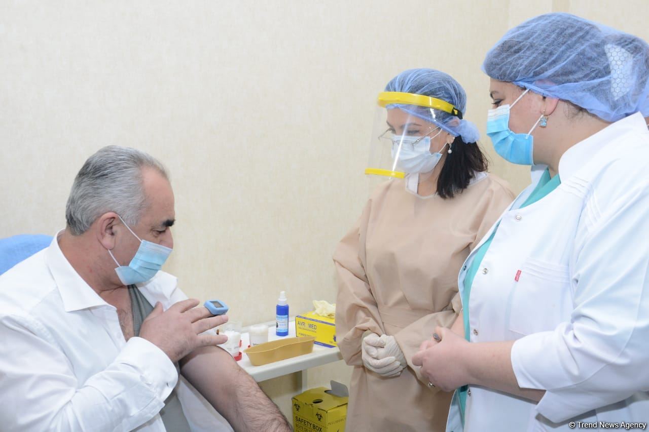 Siyasi partiya nümayəndələri vaksinasiya olunur (FOTO/VİDEO)