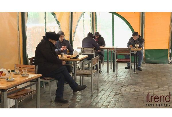 Bakıda isinməyə ehtiyacı olan şəxslər bu sığınacaqlara üz tutur (FOTO)