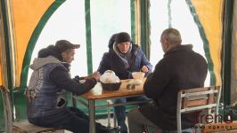 Bakıda isinməyə ehtiyacı olan şəxslər bu sığınacaqlara üz tutur (FOTO)