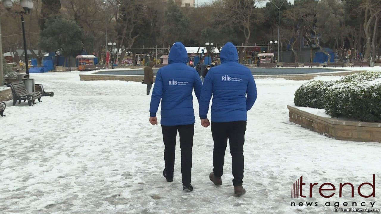 Bakıda isinməyə ehtiyacı olan şəxslər bu sığınacaqlara üz tutur (FOTO)