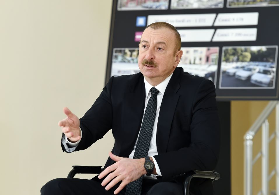 Prezident İlham Əliyev Ramanada şəhid ailələri və müharibə əlillərinə mənzillərin təqdim olunması mərasimində iştirak edib (FOTO) (YENİLƏNİB)
