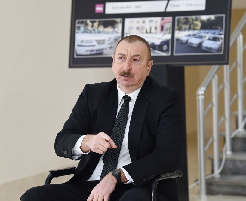 Prezident İlham Əliyev Ramanada şəhid ailələri və müharibə əlillərinə mənzillərin təqdim olunması mərasimində iştirak edib (FOTO) (YENİLƏNİB)
