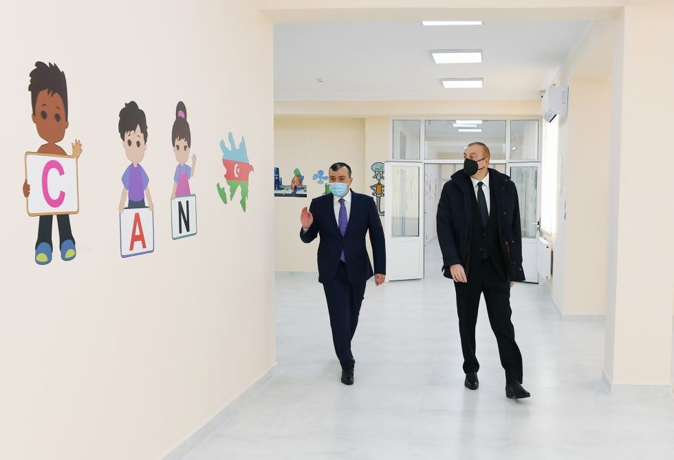 Prezident İlham Əliyev Ramanada şəhid ailələri və müharibə əlillərinə mənzillərin təqdim olunması mərasimində iştirak edib (FOTO) (YENİLƏNİB)