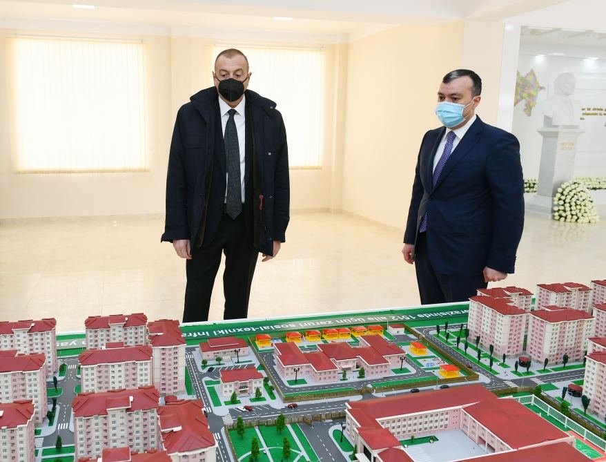 Prezident İlham Əliyev Ramanada şəhid ailələri və müharibə əlillərinə mənzillərin təqdim olunması mərasimində iştirak edib (FOTO) (YENİLƏNİB)
