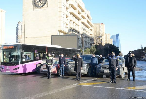 Bütün ölkədə Xocalı qurbanlarının xatirəsi bir dəqiqəlik sükutla yad olunub (FOTO)