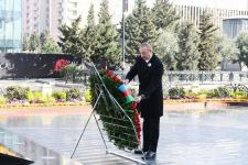 Prezident İlham Əliyev və birinci xanım Mehriban Əliyeva Xocalı soyqırımı abidəsini ziyarət ediblər (FOTO/VİDEO) (YENİLƏNİB)