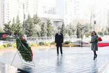 Prezident İlham Əliyev və birinci xanım Mehriban Əliyeva Xocalı soyqırımı abidəsini ziyarət ediblər (FOTO/VİDEO) (YENİLƏNİB)
