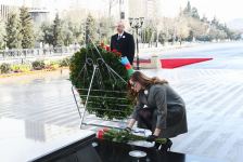 Prezident İlham Əliyev və birinci xanım Mehriban Əliyeva Xocalı soyqırımı abidəsini ziyarət ediblər (FOTO/VİDEO) (YENİLƏNİB)