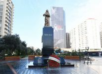 Prezident İlham Əliyev və birinci xanım Mehriban Əliyeva Xocalı soyqırımı abidəsini ziyarət ediblər (FOTO/VİDEO) (YENİLƏNİB)