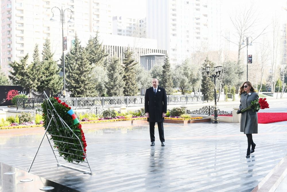 Prezident İlham Əliyev və birinci xanım Mehriban Əliyeva Xocalı soyqırımı abidəsini ziyarət ediblər (FOTO/VİDEO) (YENİLƏNİB)