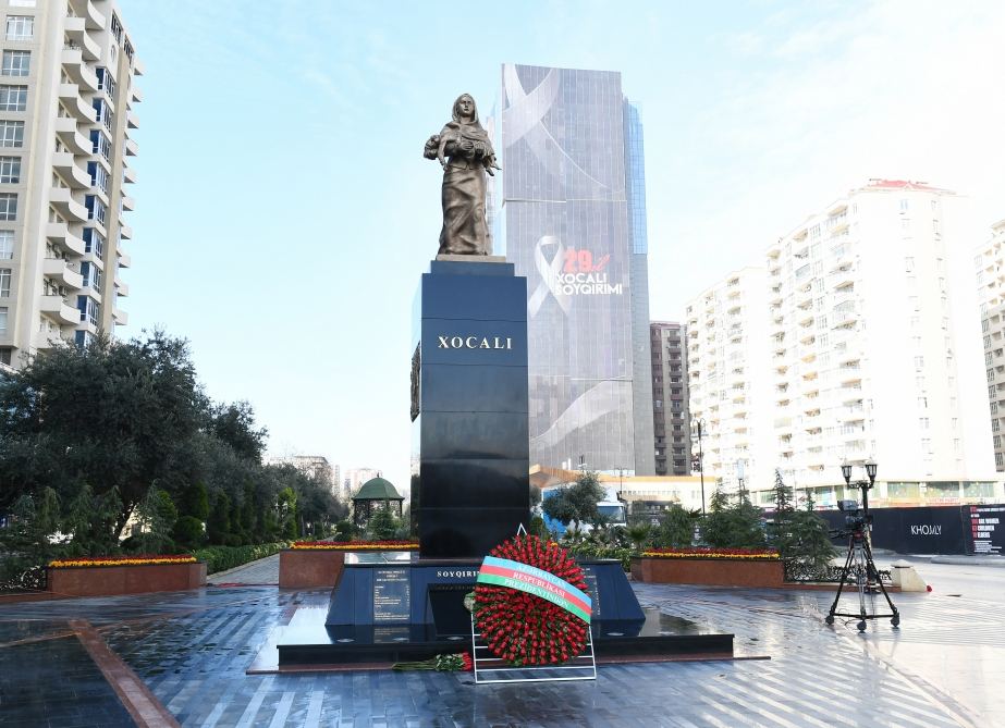 Prezident İlham Əliyev və birinci xanım Mehriban Əliyeva Xocalı soyqırımı abidəsini ziyarət ediblər (FOTO/VİDEO) (YENİLƏNİB)