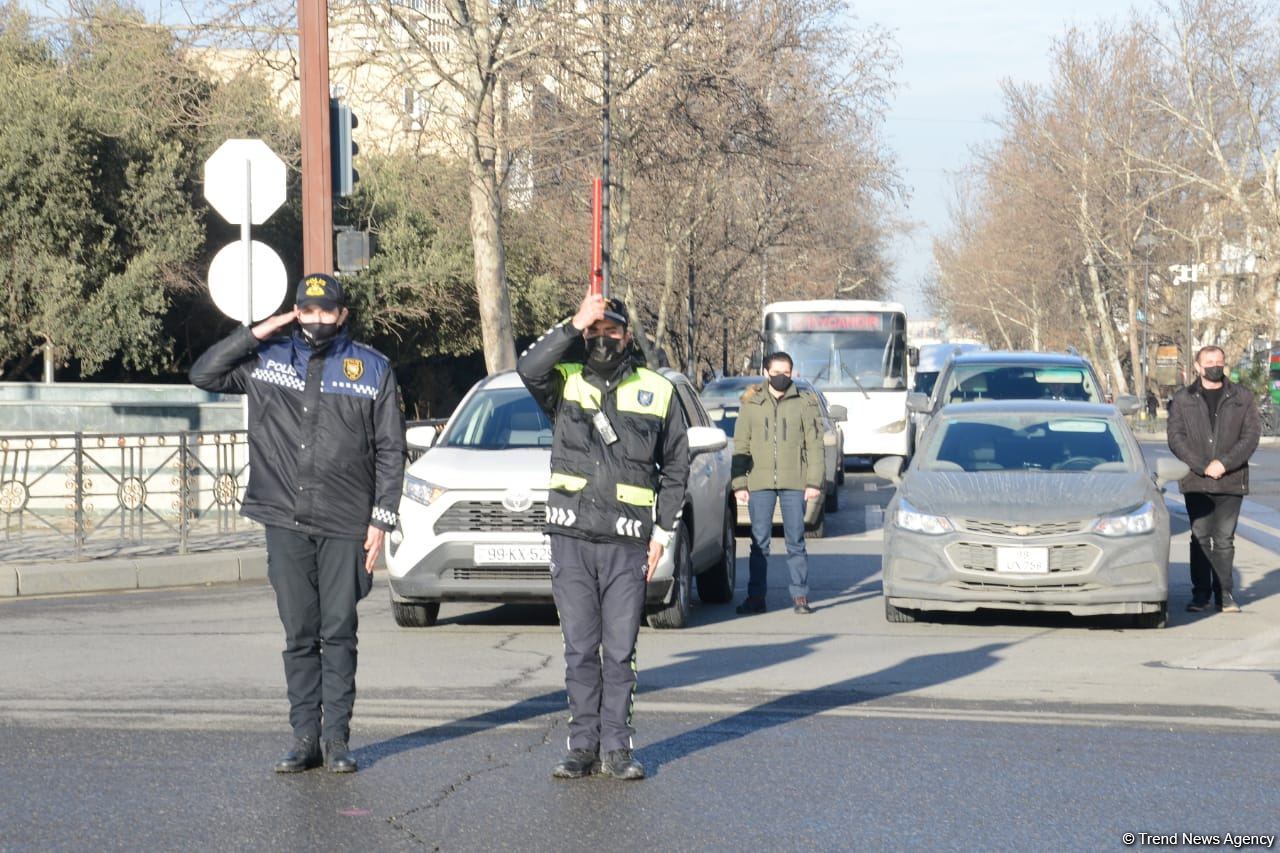 Bütün ölkədə Xocalı qurbanlarının xatirəsi bir dəqiqəlik sükutla yad olunub (FOTO)