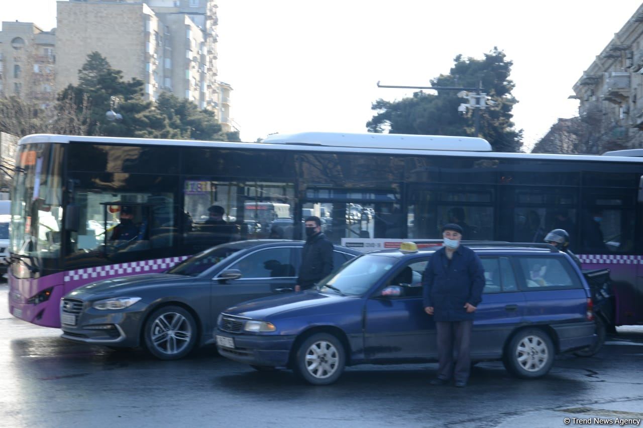 Bütün ölkədə Xocalı qurbanlarının xatirəsi bir dəqiqəlik sükutla yad olunub (FOTO)