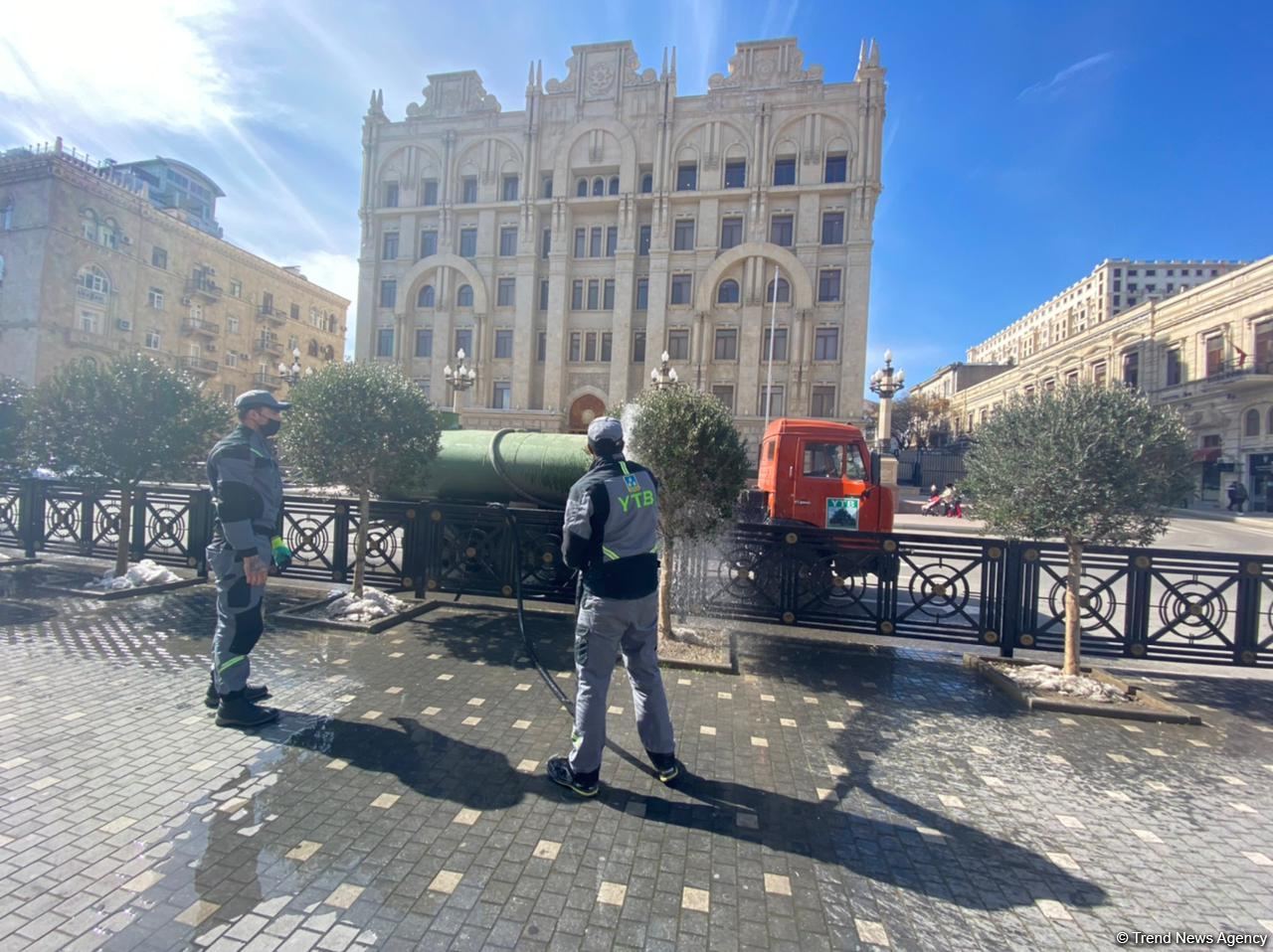 Bakı küçələri qardan sonra təmizlənir (FOTO)