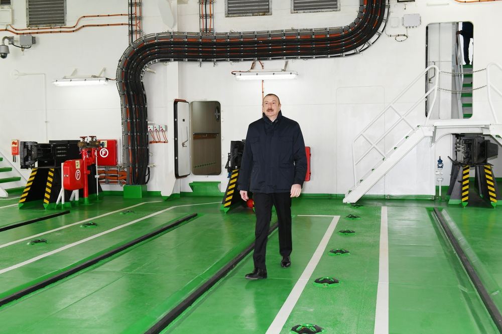 Prezident İlham Əliyev və birinci xanım Mehriban Əliyeva “Ro-Pax” tipli “Akademik Zərifə Əliyeva” gəmi-bərəsinin suya salınması və eyni təyinatlı “Azərbaycan” gəmi-bərəsinin istismara verilməsi mərasimlərində iştirak ediblər (FOTO/VİDEO) (YENİLƏNİB-2)