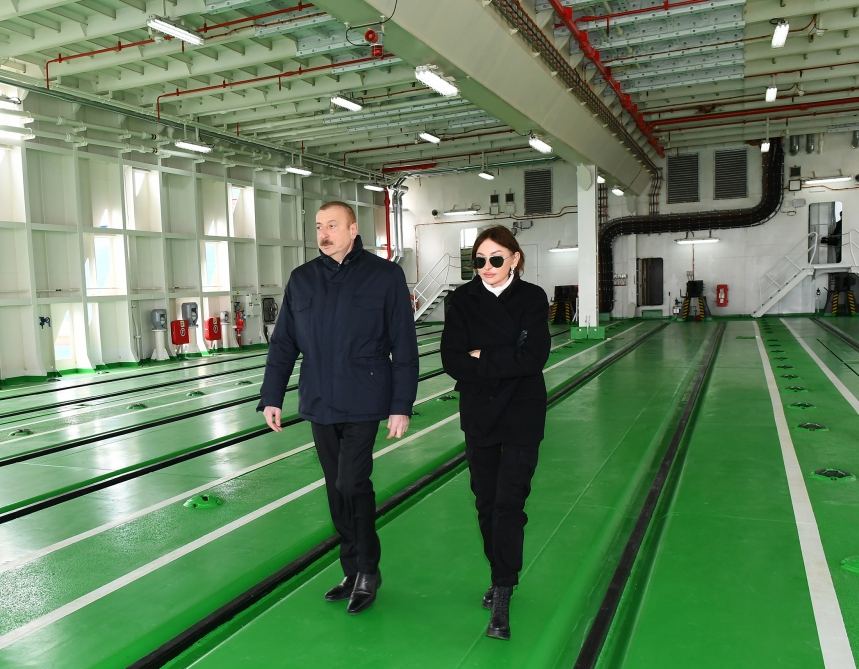 Prezident İlham Əliyev və birinci xanım Mehriban Əliyeva “Ro-Pax” tipli “Akademik Zərifə Əliyeva” gəmi-bərəsinin suya salınması və eyni təyinatlı “Azərbaycan” gəmi-bərəsinin istismara verilməsi mərasimlərində iştirak ediblər (FOTO/VİDEO) (YENİLƏNİB-2)