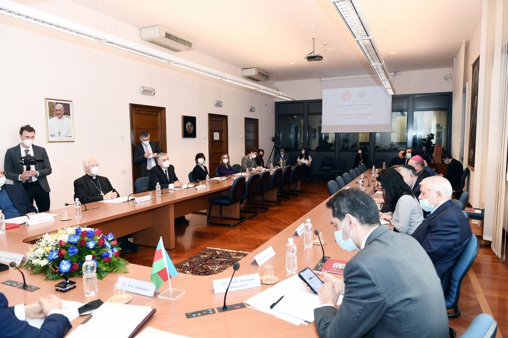 Mehriban Əliyevanın təşəbbüsü ilə Heydər Əliyev Fondu Vatikanda dünya və dini irsinin qorunmasına yeni töhfəsini verir (FOTO)