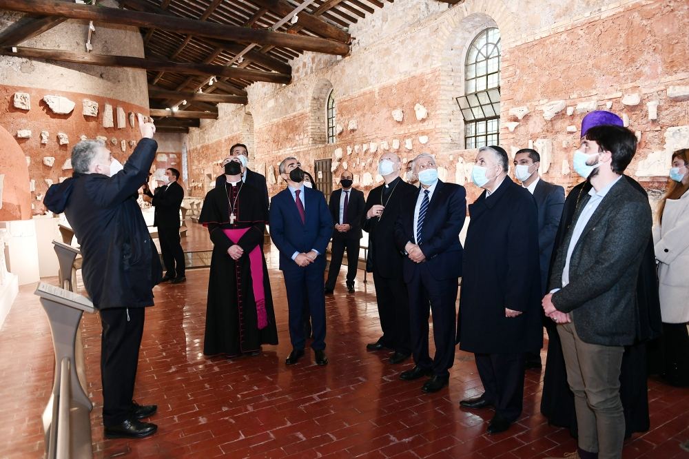 Mehriban Əliyevanın təşəbbüsü ilə Heydər Əliyev Fondu Vatikanda dünya və dini irsinin qorunmasına yeni töhfəsini verir (FOTO)