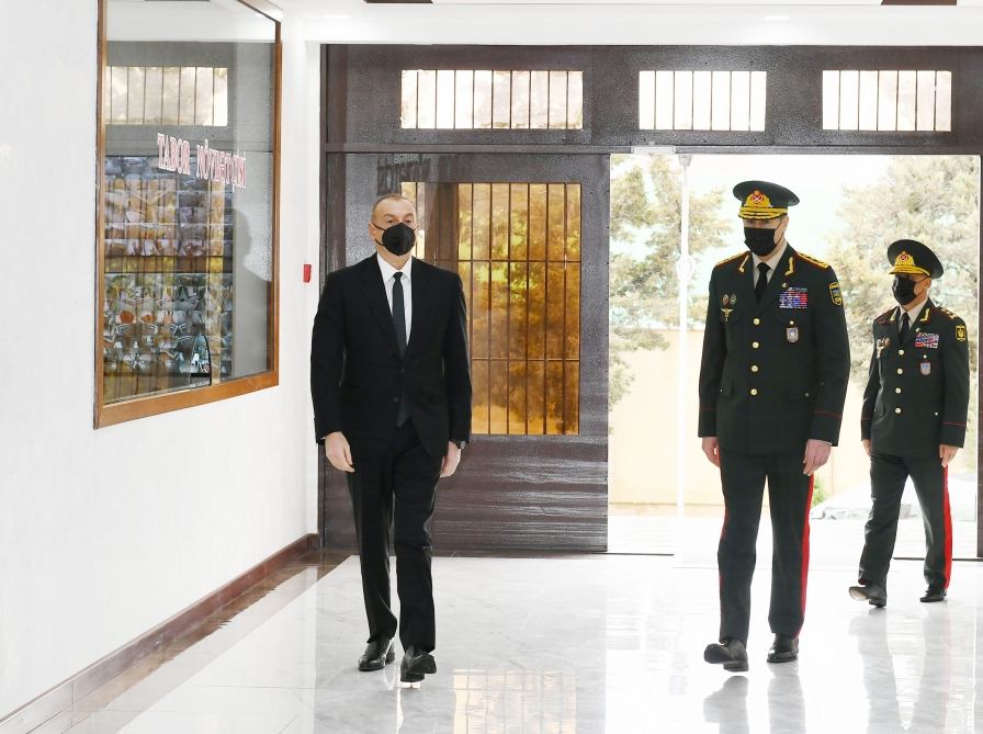 Prezident İlham Əliyev Daxili Qoşunların yeni inşa olunan “N” hərbi hissəsinin açılışında iştirak edib (FOTO/VİDEO) (YENİLƏNİB)