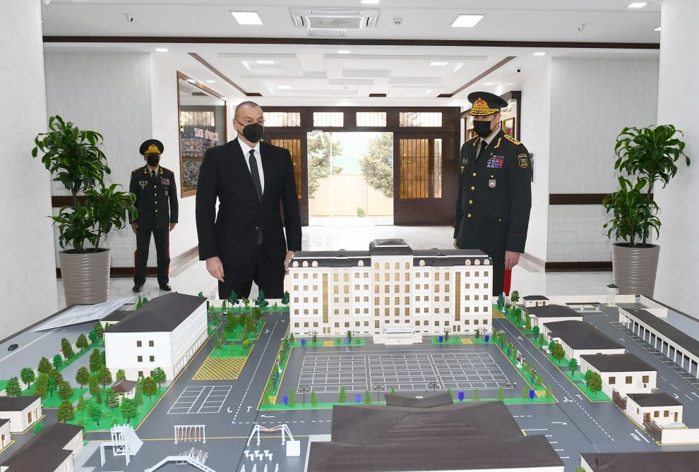 Prezident İlham Əliyev Daxili Qoşunların yeni inşa olunan “N” hərbi hissəsinin açılışında iştirak edib (FOTO/VİDEO) (YENİLƏNİB)