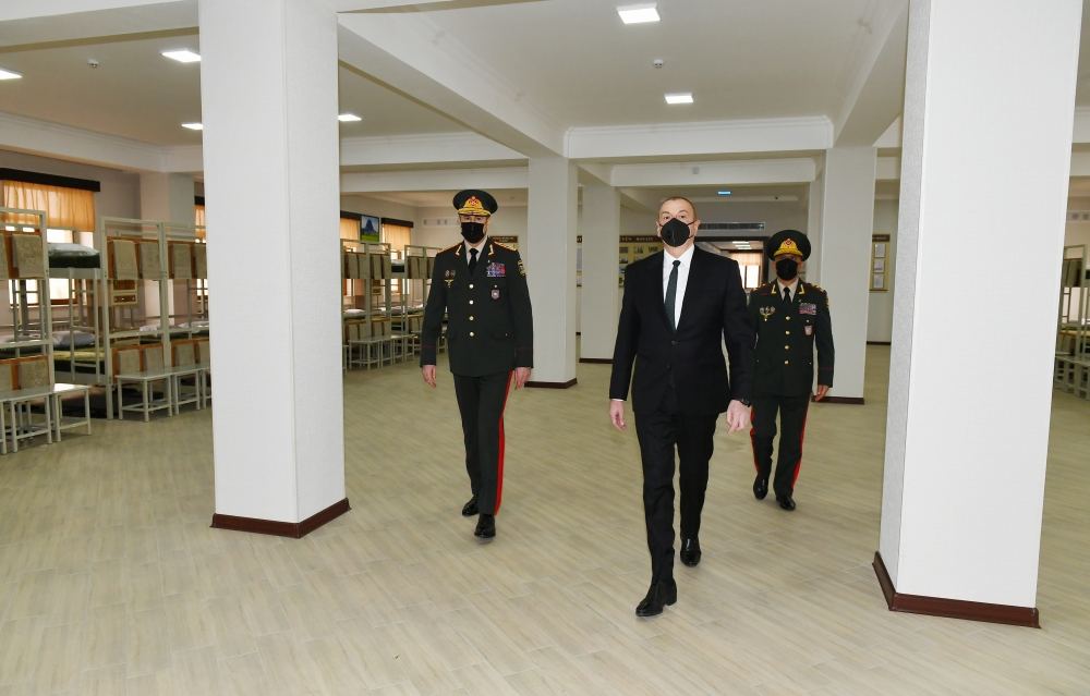 Prezident İlham Əliyev Daxili Qoşunların yeni inşa olunan “N” hərbi hissəsinin açılışında iştirak edib (FOTO/VİDEO) (YENİLƏNİB)