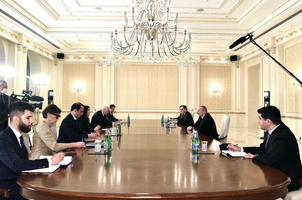 Prezident İlham Əliyev ATƏT-in fəaliyyətdə olan sədrinin başçılıq etdiyi nümayəndə heyətini qəbul edib (FOTO/VİDEO) (YENİLƏNİB)
