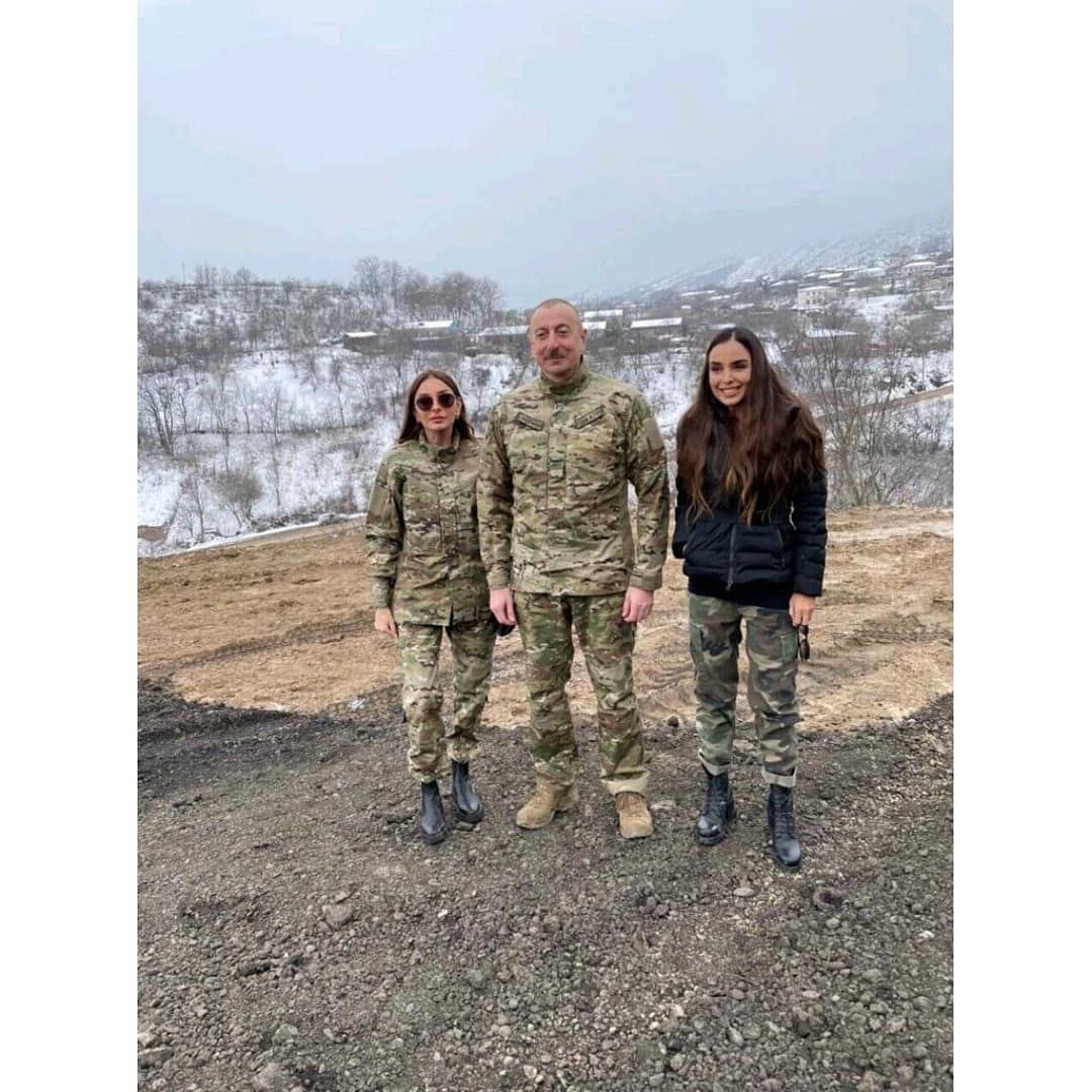 Birinci vitse-prezident Mehriban Əliyeva rəsmi "İnstagram" səhifəsində azad olunmuş ərazilərə səfərdən videogörüntülər paylaşıb (FOTO/VİDEO)