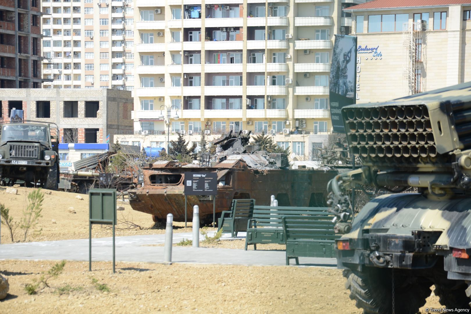 Konteyner mağaza, süni səngər, erməni əsgərinin maketi... - Hərbi Qənimətlər Parkı açılışa hazırlanır (FOTO/VİDEO)