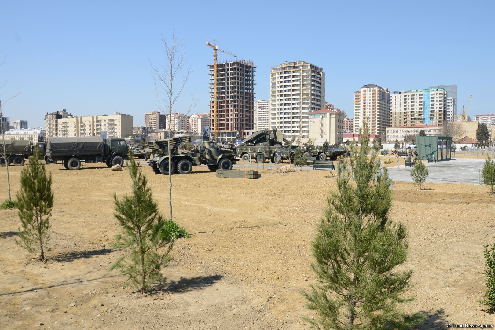 Konteyner mağaza, süni səngər, erməni əsgərinin maketi... - Hərbi Qənimətlər Parkı açılışa hazırlanır (FOTO/VİDEO)