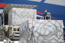 Azərbaycana daha 500 min vaksin gətirilib (FOTO/VİDEO)