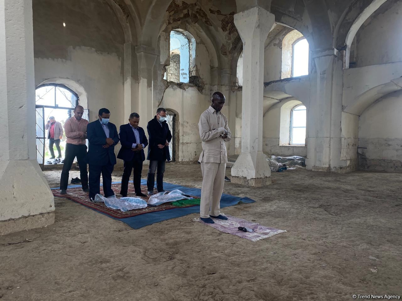 İƏT nümayəndələri Ağdam məscidində namaz qılıblar (FOTO/VİDEO)