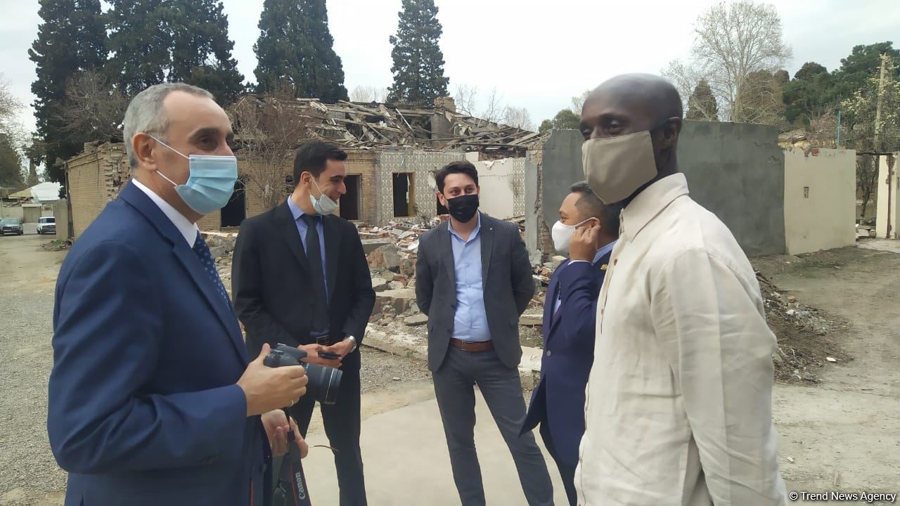 İƏT nümayəndə heyəti Ağdamdan sonra Gəncəyə yola düşüb (FOTO)