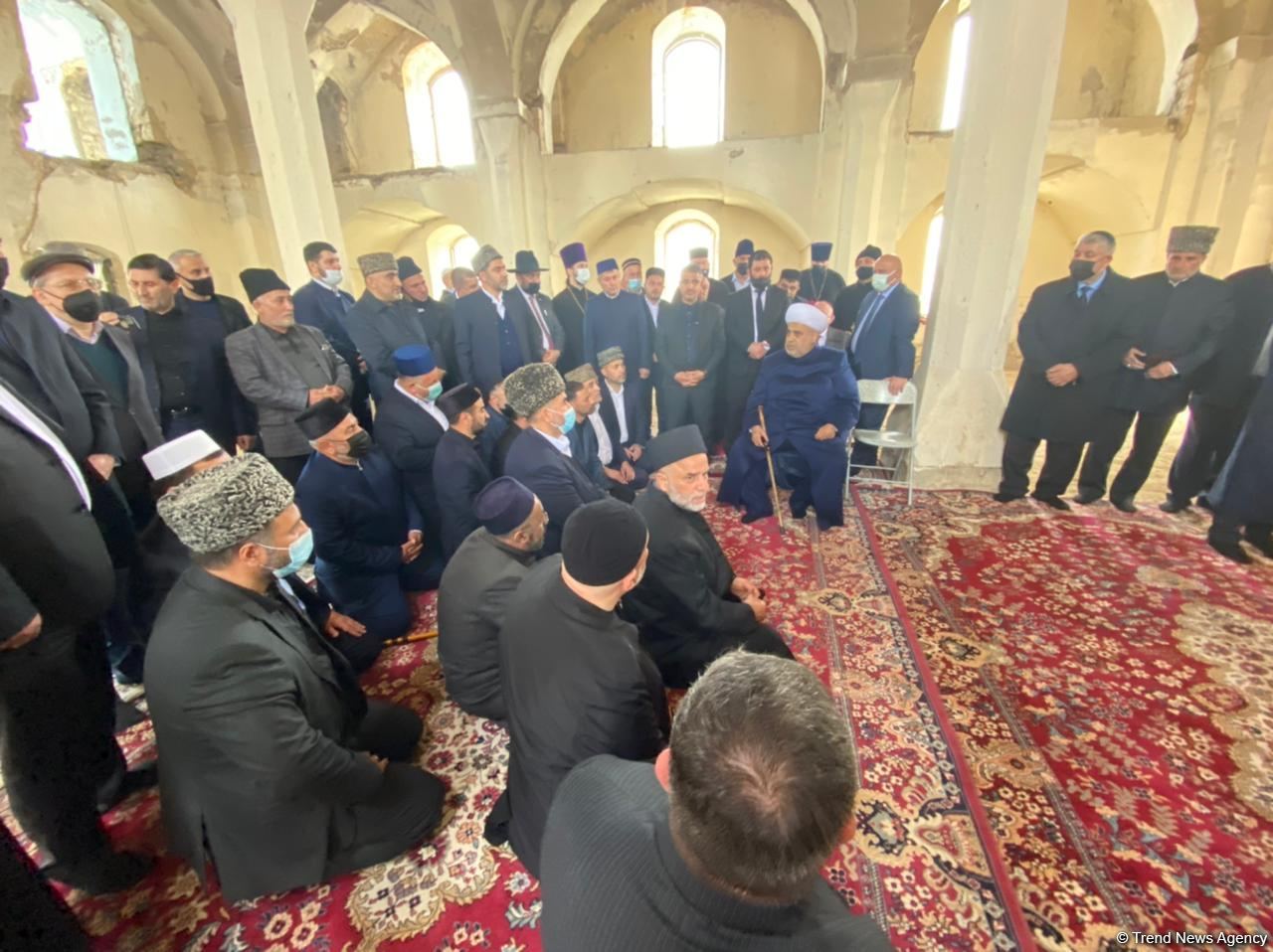 Dini icma rəhbərləri Ağdamda Cümə məscidini ziyarət ediblər (FOTO)