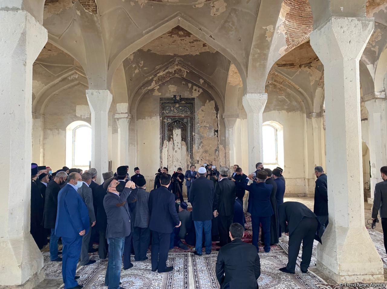 Dini icma rəhbərləri Ağdamda Cümə məscidini ziyarət ediblər (FOTO)