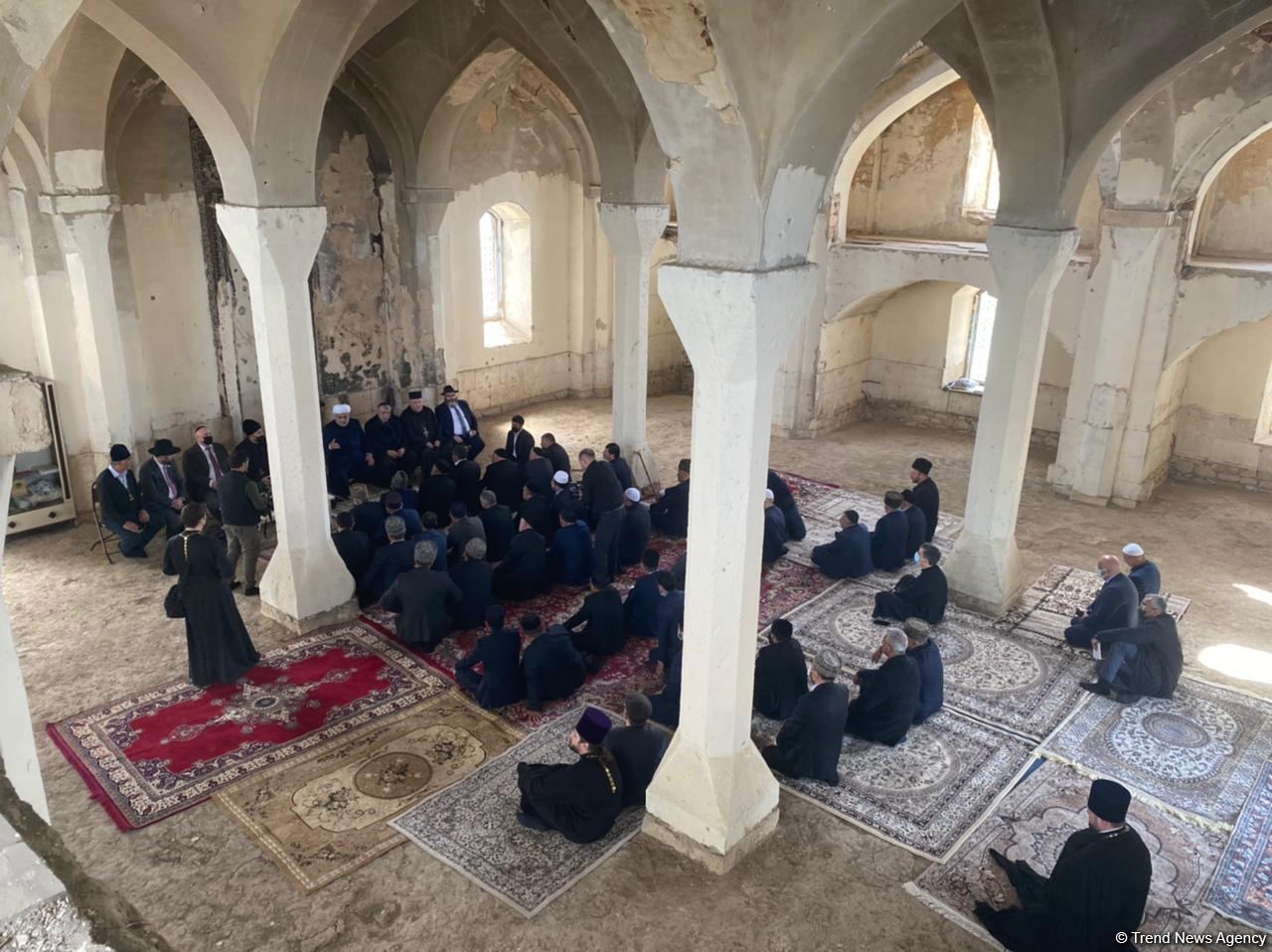 Dini icma rəhbərləri Ağdamda Cümə məscidini ziyarət ediblər (FOTO)