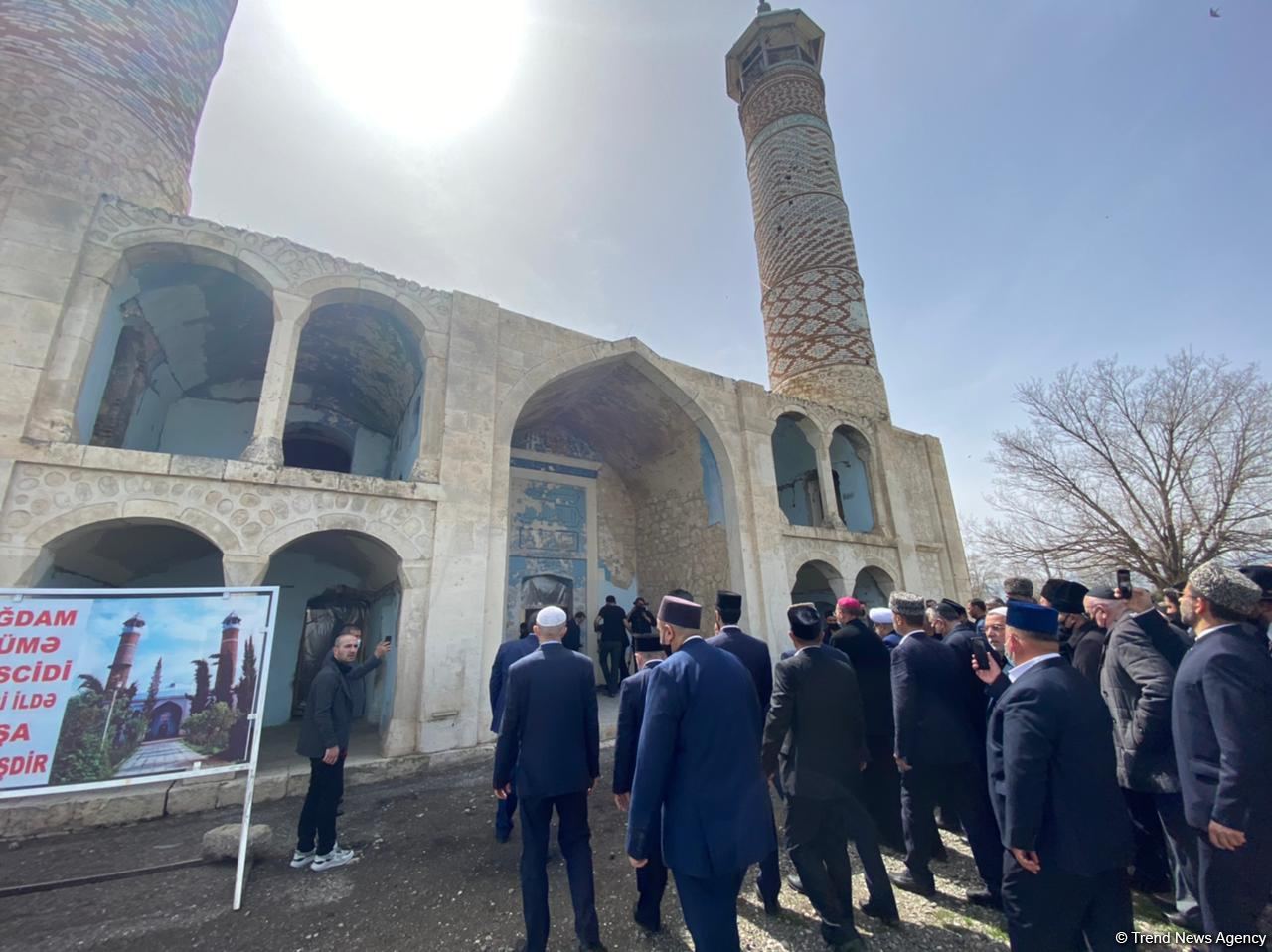Dini icma rəhbərləri Ağdamda Cümə məscidini ziyarət ediblər (FOTO)