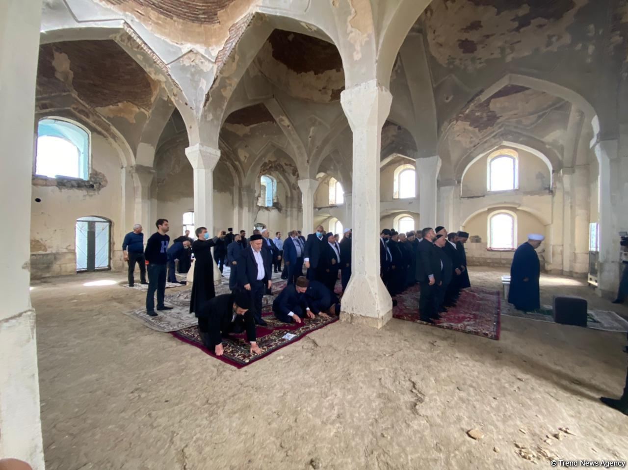 Dini icma rəhbərləri Ağdamda Cümə məscidini ziyarət ediblər (FOTO)