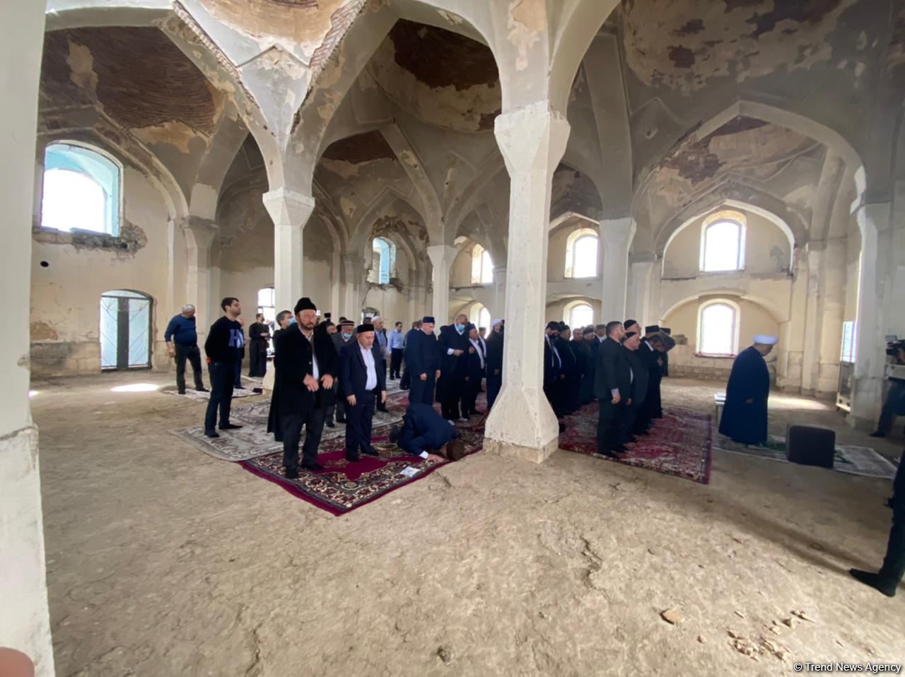 Dini icma rəhbərləri Ağdamda Cümə məscidini ziyarət ediblər (FOTO)