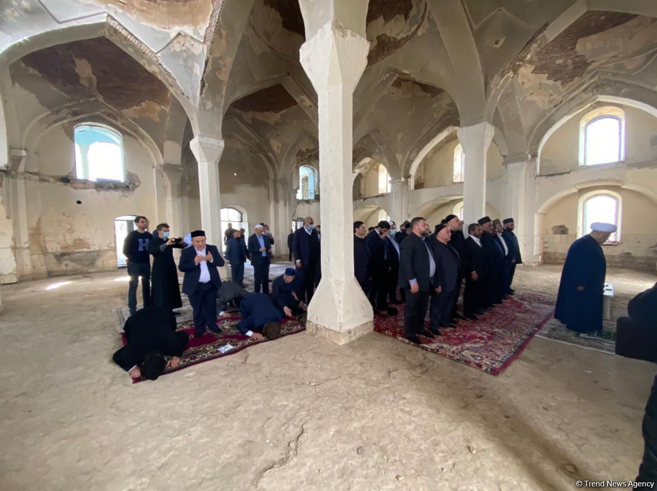 Dini icma rəhbərləri Ağdamda Cümə məscidini ziyarət ediblər (FOTO)