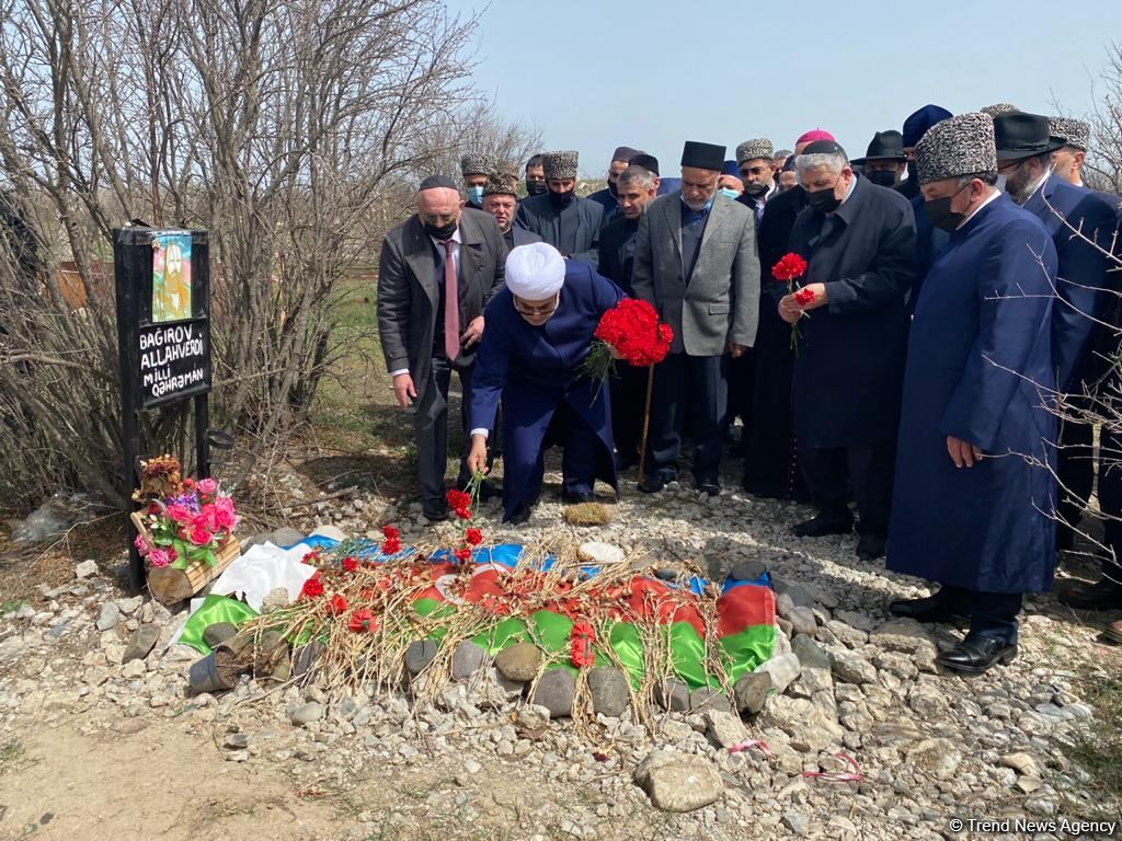 Dini icma rəhbərləri Ağdamda birinci Qarabağ müharibəsi şəhidlərinin məzarlarını ziyarət ediblər (FOTO/VİDEO)