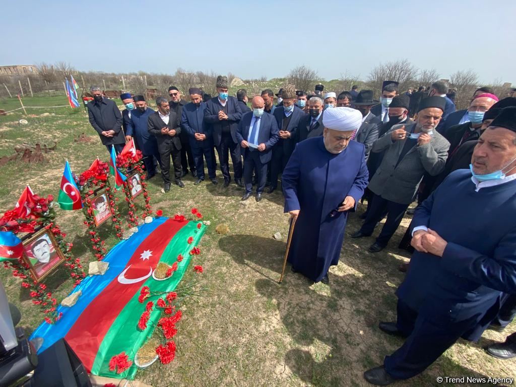 Dini icma rəhbərləri Ağdamda birinci Qarabağ müharibəsi şəhidlərinin məzarlarını ziyarət ediblər (FOTO/VİDEO)