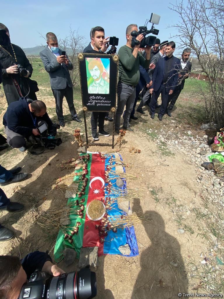 Dini icma rəhbərləri Ağdamda birinci Qarabağ müharibəsi şəhidlərinin məzarlarını ziyarət ediblər (FOTO/VİDEO)