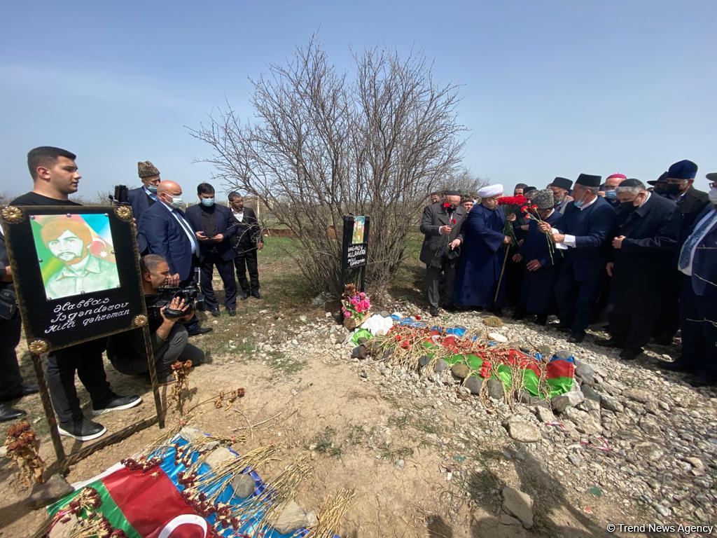 Dini icma rəhbərləri Ağdamda birinci Qarabağ müharibəsi şəhidlərinin məzarlarını ziyarət ediblər (FOTO/VİDEO)