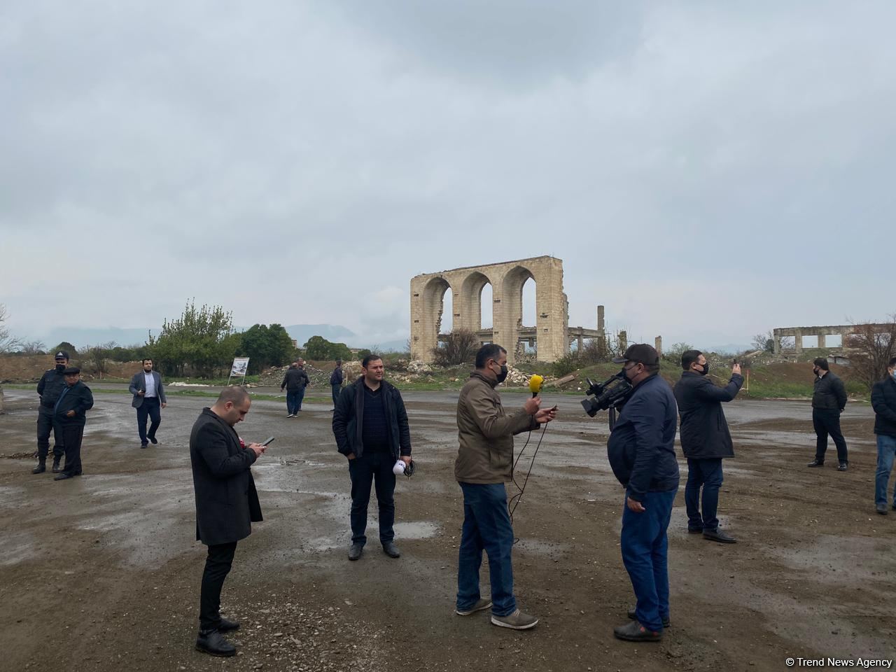 Türk Şurasının nümayəndə heyəti Ağdam Dram teatrının qalıqlarına baxıblar (FOTO)
